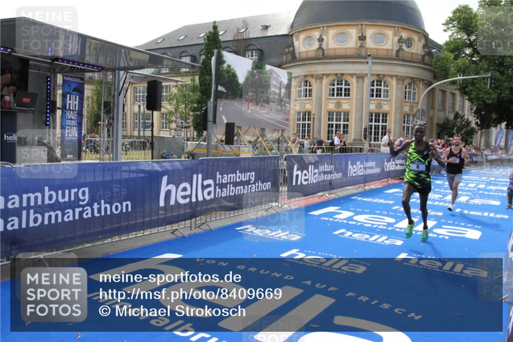 29.06.2025 - hella hamburg halbmarathon Michael Strokosch http://msf.ph/oto/8409669 29.06.2025 10:04:26 Ziel 8, 20, 59 meine-sportfotos.de