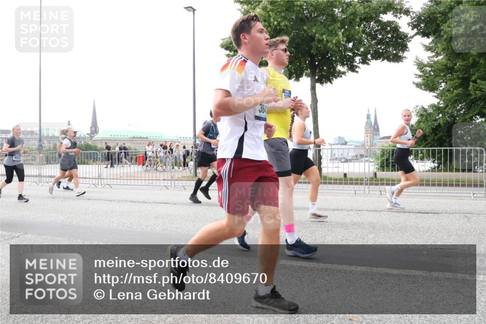 29.06.2025 - hella hamburg halbmarathon Lena Gebhardt http://msf.ph/oto/8409670 29.06.2025 10:50:53 Lombardsbrücke 364, 1129, 1203, 1208, 1259, 1404, 1478, 1828, 1930, 2200, 2358, 2859, 3184, 3229, 3647, 3838, 3934, 4642, 4695, 4771, 4848, 4961, 5131, 5286, 5289, 5530, 6178, 7012, 7133, 7141, 7161, 7505, 7770, 7771, 7825, 7938, 8200, 8299, 8779, 8833, 8834, 8986, 9096, 9168, 9933, 10029, 10437, 10552, 10614, 10636, 10744, 11052, 11252, 11577, 12392, 12393, 14102, 14534, 14591, 15017, 15416 meine-sportfotos.de