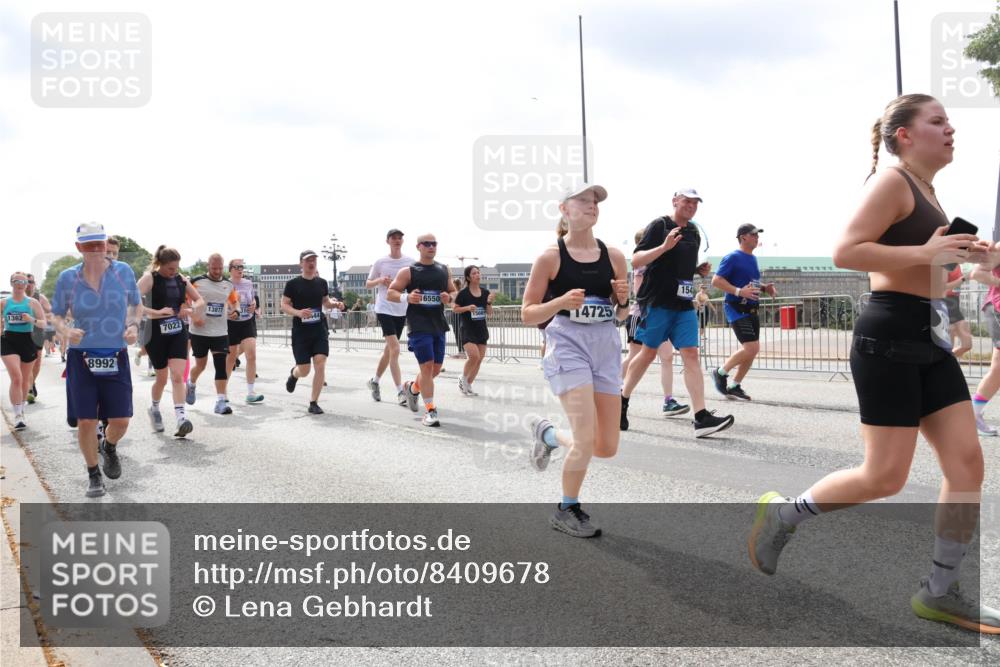 29.06.2025 - hella hamburg halbmarathon Lena Gebhardt http://msf.ph/oto/8409678 29.06.2025 10:41:39 Lombardsbrücke 1362, 8992, 13877, 6550, 7022, 14725, 154, 1314, 1509, 1536, 1542, 1623, 1648, 1712, 2153, 2229, 2258, 3344, 3459, 3460, 3532, 3533, 3623, 4412, 4415, 4541, 4610, 4787, 5432, 5688, 5689, 5928, 5942, 6137, 6250, 6320, 6430, 6436, 6450, 6618, 6793, 6846, 6894, 7022, 7023, 7477, 7821, 7955, 7968, 8004, 8162, 8163, 8293, 8300, 8301, 8385, 8443, 8586, 8848, 8878, 8897, 8992, 9467, 9588, 10181, 10348, 10483, 11011, 11166 meine-sportfotos.de