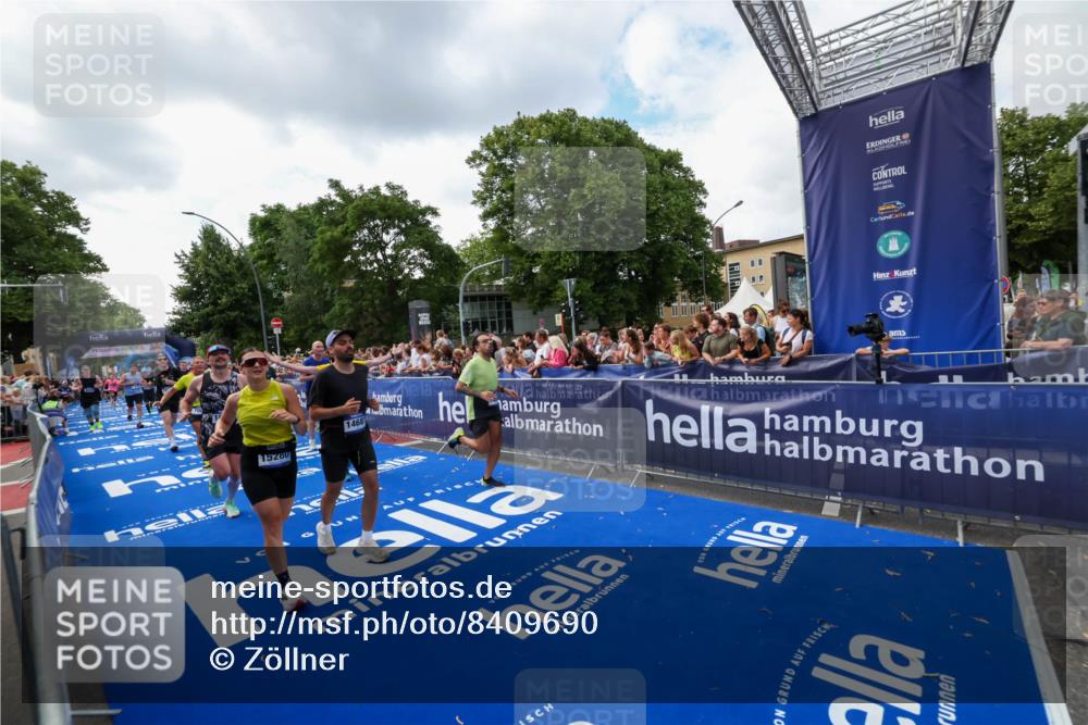 29.06.2025 - hella hamburg halbmarathon Zöllner http://msf.ph/oto/8409690 29.06.2025 10:44:19 Ziel 1220, 1413, 1415, 4999, 5275, 5884, 7005, 8722, 9444, 12159, 12528, 14686, 14687, 15225, 15280, 16301, 16316, 16547, 16893, 18691 meine-sportfotos.de