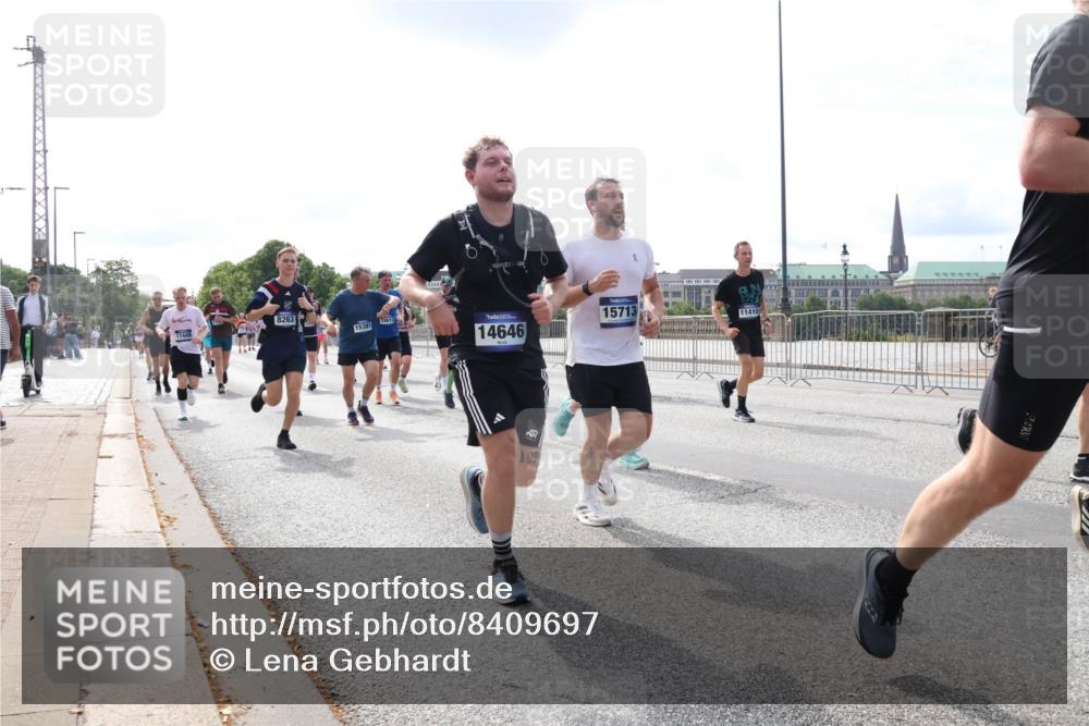 29.06.2025 - hella hamburg halbmarathon Lena Gebhardt http://msf.ph/oto/8409697 29.06.2025 10:16:58 Lombardsbrücke 8263, 17449, 6613, 14646, 199, 15713, 11410, 1083, 1117, 1137, 1240, 1298, 1331, 1348, 1356, 1403, 1553, 1602, 1825, 2225, 2347, 2908, 2912, 3088, 3156, 3176, 3210, 3450, 3464, 3466, 3484, 3622, 3687, 4478, 5023, 5036, 5037, 5390, 5929, 5930, 5995, 6126, 6328, 6488, 6522, 6742, 6941, 6948, 7114, 7115, 7158, 7257, 7345, 7358, 7360, 7376, 7924, 7928, 8253, 8263, 8295, 8317, 8513, 8558, 8619, 8707, 8857, 8983, 9091, 9208, 9332, 9492, 9664, 9676, 10076, 10232 meine-sportfotos.de