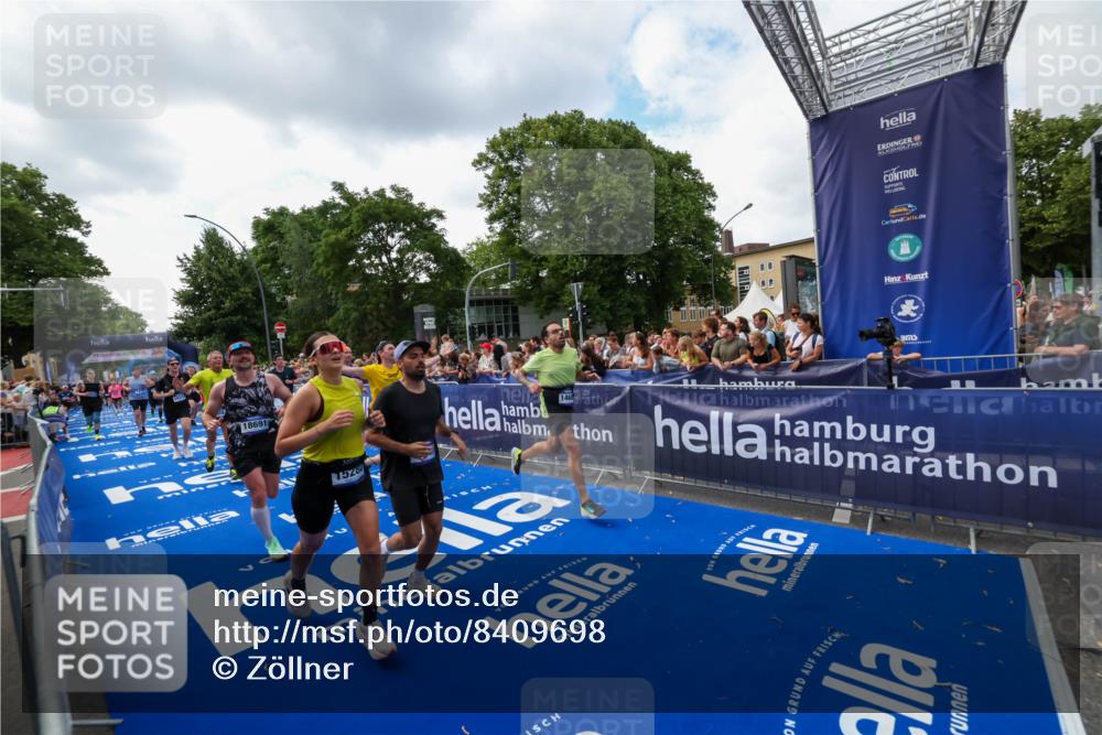 29.06.2025 - hella hamburg halbmarathon Zöllner http://msf.ph/oto/8409698 29.06.2025 10:44:19 Ziel 1220, 1413, 1415, 4999, 5275, 5884, 7005, 8722, 9444, 12159, 12528, 14686, 14687, 15225, 15280, 16301, 16316, 16547, 16893, 18691 meine-sportfotos.de