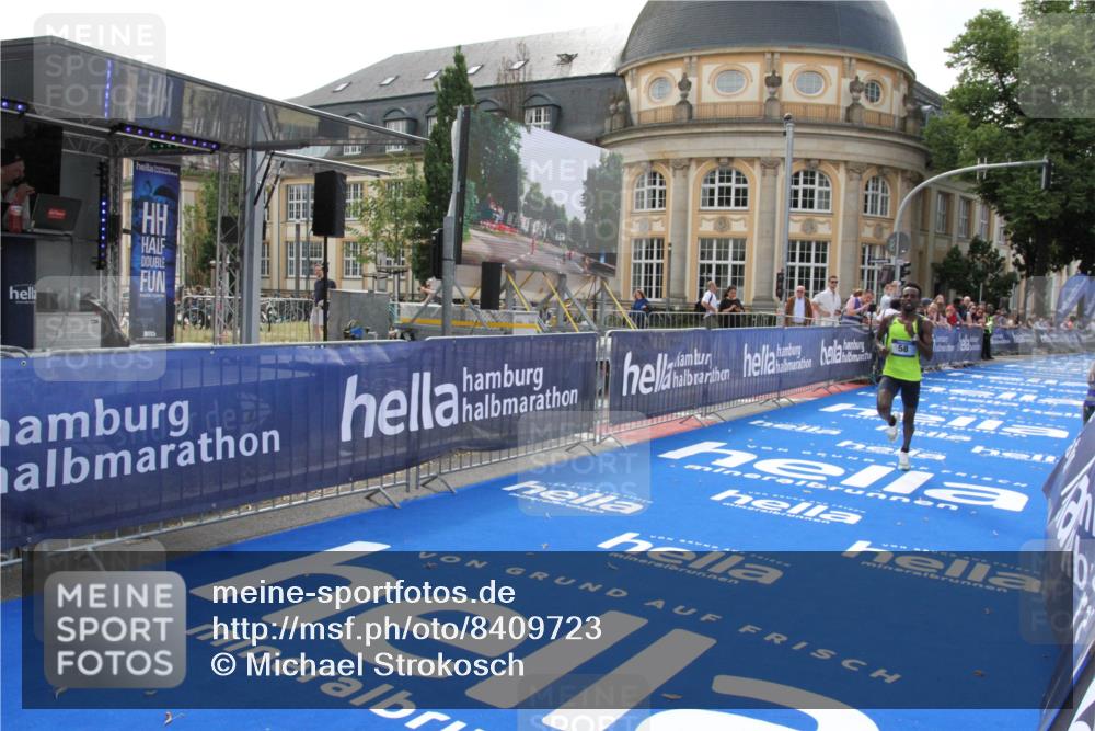 29.06.2025 - hella hamburg halbmarathon Michael Strokosch http://msf.ph/oto/8409723 29.06.2025 10:04:35 Ziel 58 meine-sportfotos.de