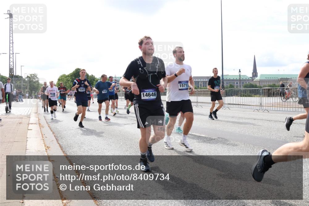 29.06.2025 - hella hamburg halbmarathon Lena Gebhardt http://msf.ph/oto/8409734 29.06.2025 10:16:58 Lombardsbrücke 8263, 17449, 15381, 15613, 14646, 15713, 199, 11410, 1083, 1117, 1137, 1240, 1298, 1331, 1348, 1356, 1403, 1553, 1602, 1825, 2225, 2347, 2908, 2912, 3088, 3156, 3176, 3210, 3450, 3464, 3466, 3484, 3622, 3687, 4478, 5023, 5036, 5037, 5390, 5929, 5930, 5995, 6126, 6328, 6488, 6522, 6742, 6941, 6948, 7114, 7115, 7158, 7257, 7345, 7358, 7360, 7376, 7924, 7928, 8253, 8263, 8295, 8317, 8513, 8558, 8619, 8707, 8857, 8983, 9091, 9208, 9332, 9492, 9664, 9676, 10076, 10232 meine-sportfotos.de