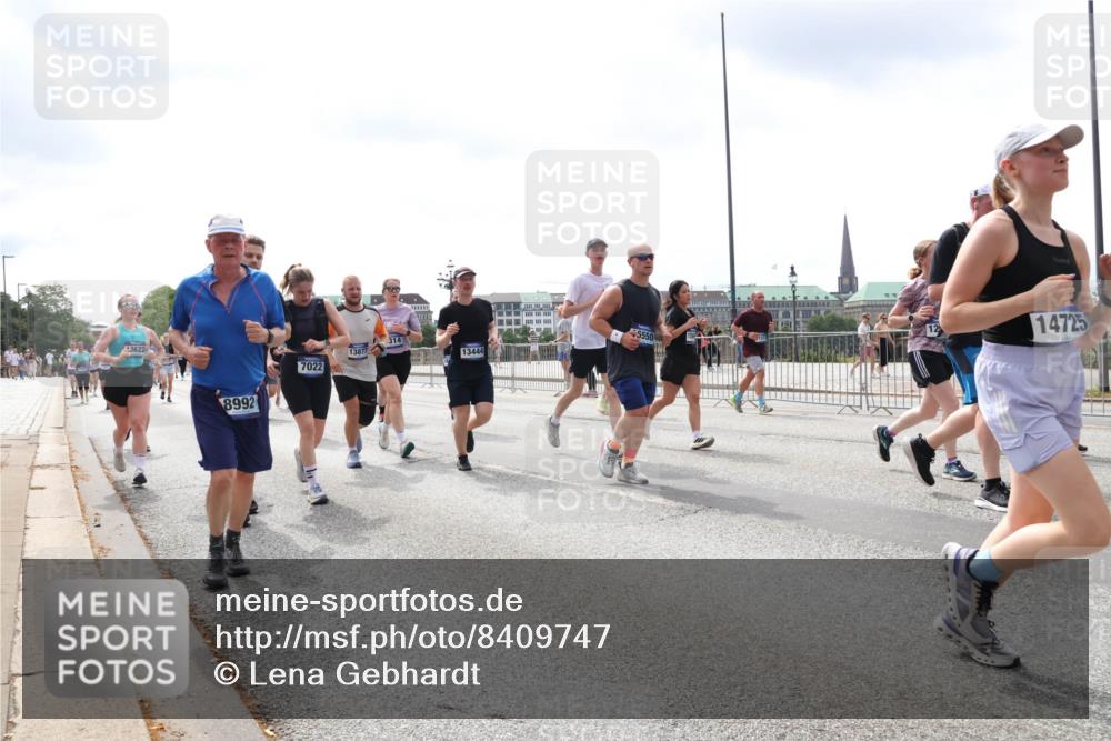 29.06.2025 - hella hamburg halbmarathon Lena Gebhardt http://msf.ph/oto/8409747 29.06.2025 10:41:40 Lombardsbrücke 8992, 314, 550, 1387, 13444, 7022, 1110, 14725, 1314, 1509, 1536, 1542, 1623, 1648, 1712, 2153, 2229, 2258, 3344, 3459, 3460, 3532, 3533, 3623, 4412, 4415, 4541, 4610, 4787, 5432, 5688, 5689, 5928, 5942, 6137, 6250, 6320, 6430, 6436, 6450, 6618, 6793, 6846, 6894, 7022, 7023, 7477, 7821, 7955, 7968, 8004, 8162, 8163, 8293, 8300, 8301, 8385, 8443, 8586, 8848, 8878, 8897, 8992, 9467, 9588, 10181, 10348, 10483, 10623, 11011, 11166 meine-sportfotos.de