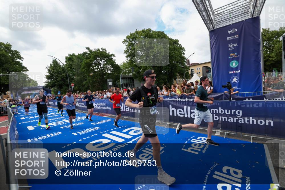 29.06.2025 - hella hamburg halbmarathon Zöllner http://msf.ph/oto/8409753 29.06.2025 10:44:22 Ziel 1220, 1413, 1415, 1902, 5275, 5884, 7005, 7191, 8722, 9444, 12528, 16301, 16316, 16547, 16893 meine-sportfotos.de