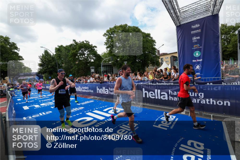 29.06.2025 - hella hamburg halbmarathon Zöllner http://msf.ph/oto/8409780 29.06.2025 10:44:23 Ziel 1220, 1413, 1415, 1902, 5275, 5884, 7191, 8722, 9444, 12528, 16316, 16547, 16803, 16893 meine-sportfotos.de