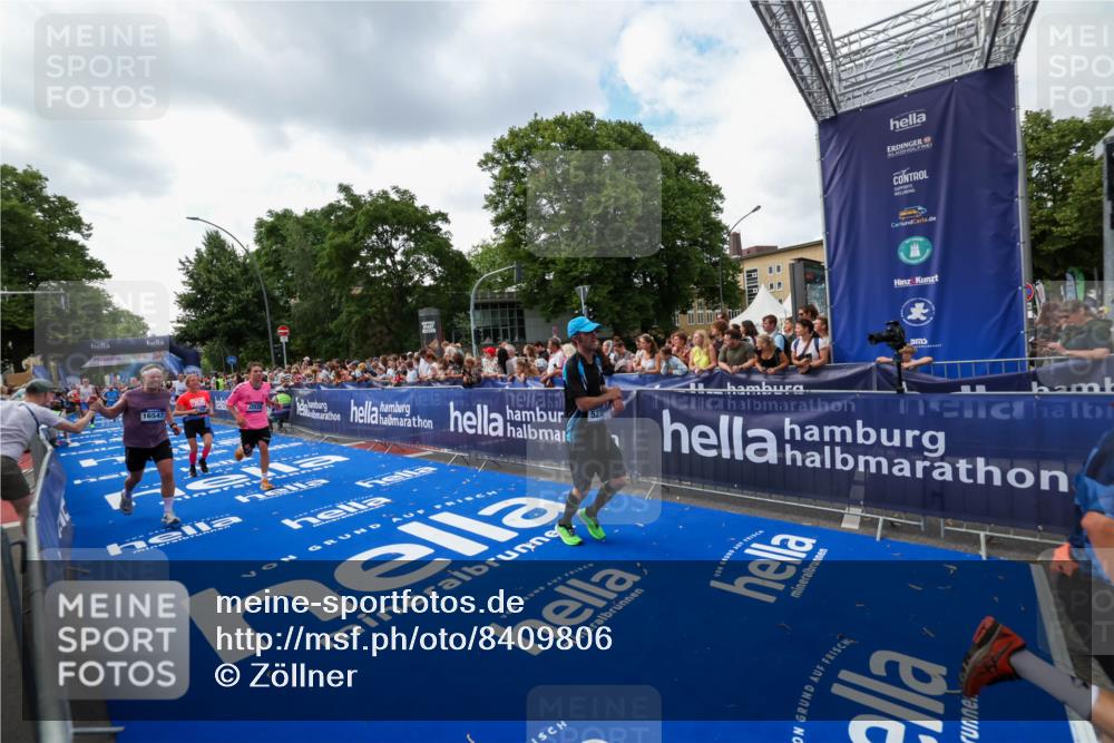 29.06.2025 - hella hamburg halbmarathon Zöllner http://msf.ph/oto/8409806 29.06.2025 10:44:25 Ziel 1220, 1413, 1902, 4310, 4691, 5275, 7191, 9444, 12327, 12528, 16547, 16803, 16893, 18806 meine-sportfotos.de