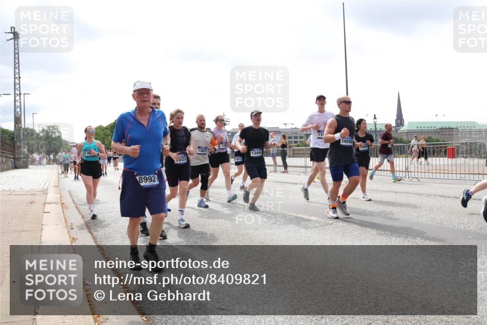 29.06.2025 - hella hamburg halbmarathon Lena Gebhardt http://msf.ph/oto/8409821 29.06.2025 10:41:40 Lombardsbrücke 136, 8992, 322, 13877, 1310, 18814, 13444, 114, 16550, 1566, 1314, 1509, 1536, 1542, 1623, 1648, 1712, 2153, 2229, 2258, 3344, 3459, 3460, 3532, 3533, 3623, 4412, 4415, 4541, 4610, 4787, 5432, 5688, 5689, 5928, 5942, 6137, 6250, 6320, 6430, 6436, 6450, 6618, 6793, 6846, 6894, 7022, 7023, 7477, 7821, 7955, 7968, 8004, 8162, 8163, 8293, 8300, 8301, 8385, 8443, 8586, 8848, 8878, 8897, 8992, 9467, 9588, 10181, 10348, 10483, 10623, 11011, 11166 meine-sportfotos.de