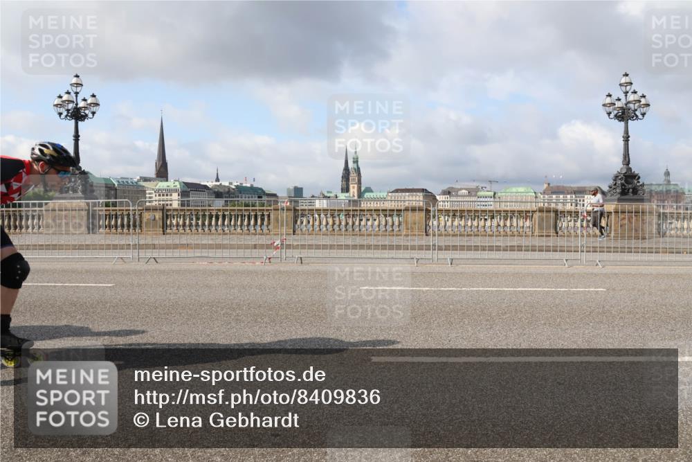 29.06.2025 - hella hamburg halbmarathon Lena Gebhardt http://msf.ph/oto/8409836 29.06.2025 08:55:09 Lombardsbrücke  meine-sportfotos.de