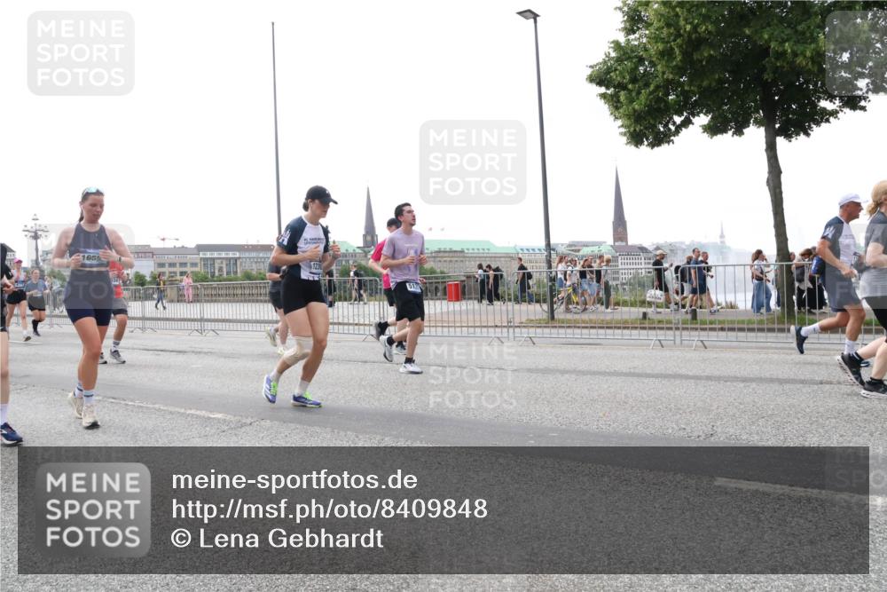 29.06.2025 - hella hamburg halbmarathon Lena Gebhardt http://msf.ph/oto/8409848 29.06.2025 10:50:56 Lombardsbrücke 1659, 1230, 1129, 1203, 1208, 1404, 1478, 1930, 2200, 2358, 2859, 3184, 3229, 3647, 3838, 3934, 4156, 4642, 4695, 4713, 4771, 4848, 4920, 4961, 5131, 5286, 5289, 5530, 6178, 7012, 7133, 7141, 7161, 7505, 7770, 7771, 7825, 7938, 8200, 8299, 8410, 8779, 8833, 8834, 8986, 9096, 9166, 9167, 9168, 9933, 10029, 10437, 10552, 10614, 10636, 10744, 11052, 11252, 11577, 12392, 12393, 14534, 15017, 15416 meine-sportfotos.de
