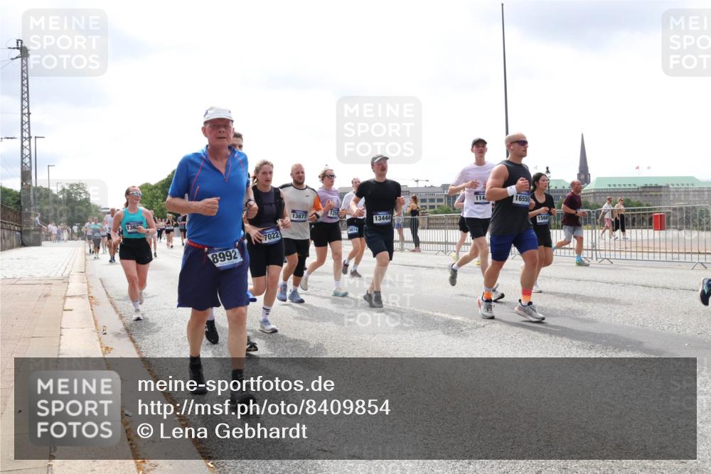 29.06.2025 - hella hamburg halbmarathon Lena Gebhardt http://msf.ph/oto/8409854 29.06.2025 10:41:40 Lombardsbrücke 136, 8992, 7022, 13877, 1314, 18814, 13444, 114, 16550, 1566, 1314, 1509, 1536, 1542, 1623, 1648, 1712, 2153, 2229, 2258, 3344, 3459, 3460, 3532, 3533, 3623, 4412, 4415, 4541, 4610, 4787, 5432, 5688, 5689, 5928, 5942, 6137, 6250, 6320, 6430, 6436, 6450, 6618, 6793, 6846, 6894, 7022, 7023, 7477, 7821, 7955, 7968, 8004, 8162, 8163, 8293, 8300, 8301, 8385, 8443, 8586, 8848, 8878, 8897, 8992, 9467, 9588, 10181, 10348, 10483, 10623, 11011, 11166 meine-sportfotos.de