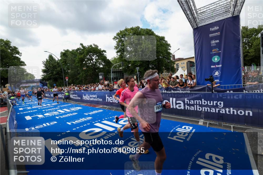 29.06.2025 - hella hamburg halbmarathon Zöllner http://msf.ph/oto/8409855 29.06.2025 10:44:26 Ziel 1057, 1220, 1902, 4310, 4691, 7191, 12327, 12528, 16547, 16803, 18806 meine-sportfotos.de