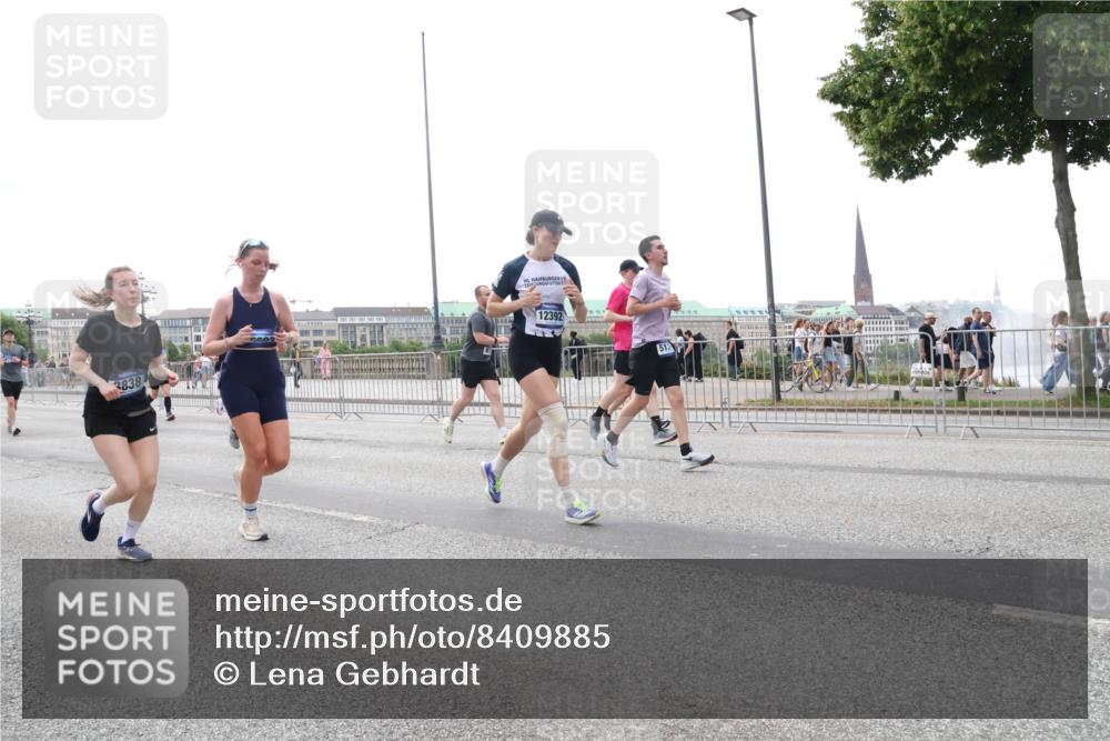 29.06.2025 - hella hamburg halbmarathon Lena Gebhardt http://msf.ph/oto/8409885 29.06.2025 10:50:56 Lombardsbrücke 3838, 12392, 513, 1129, 1203, 1208, 1404, 1478, 1930, 2200, 2358, 2859, 3184, 3229, 3647, 3838, 3934, 4156, 4642, 4695, 4713, 4771, 4848, 4920, 4961, 5131, 5286, 5289, 5530, 6178, 7012, 7133, 7141, 7161, 7505, 7770, 7771, 7825, 7938, 8200, 8299, 8410, 8779, 8833, 8834, 8986, 9096, 9166, 9167, 9168, 9933, 10029, 10437, 10552, 10614, 10636, 10744, 11052, 11252, 11577, 12392, 12393, 14534, 15017, 15416 meine-sportfotos.de