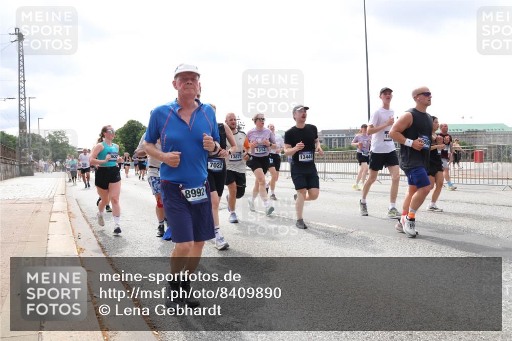 29.06.2025 - hella hamburg halbmarathon Lena Gebhardt http://msf.ph/oto/8409890 29.06.2025 10:41:41 Lombardsbrücke 3622, 8992, 1314, 13877, 13444, 7022, 11, 550, 1314, 1509, 1536, 1542, 1623, 1648, 1712, 2153, 2229, 2258, 3344, 3459, 3460, 3532, 3533, 3623, 4415, 4541, 4610, 4787, 5432, 5688, 5689, 5928, 5942, 6137, 6250, 6320, 6430, 6436, 6450, 6618, 6793, 6846, 6894, 7022, 7023, 7477, 7821, 7955, 7968, 8004, 8162, 8163, 8293, 8300, 8301, 8385, 8443, 8586, 8848, 8897, 8908, 8992, 9467, 9588, 10181, 10348, 10483, 10623, 11011, 11166 meine-sportfotos.de