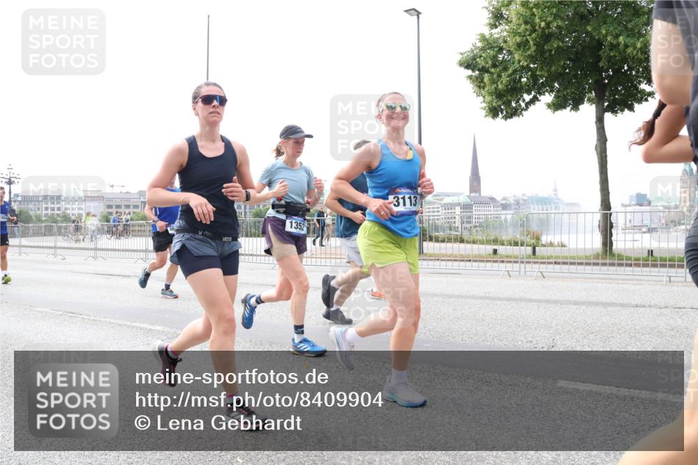 29.06.2025 - hella hamburg halbmarathon Lena Gebhardt http://msf.ph/oto/8409904 29.06.2025 10:25:03 Lombardsbrücke 1352, 3113, 1352, 1627, 1740, 2000, 2108, 2249, 2280, 2944, 3099, 3113, 3132, 3920, 3961, 3963, 4008, 4010, 4221, 4444, 5126, 5564, 5814, 5829, 5830, 6261, 6570, 7778, 8083, 8962, 9573, 9927, 10907, 11400, 11651, 11816, 11817, 11921, 12070, 12303, 13510, 14086, 14649, 14898, 15124, 15153, 15679, 15942, 15975, 16421, 16422, 17185, 17535, 17954, 18194, 18198 meine-sportfotos.de