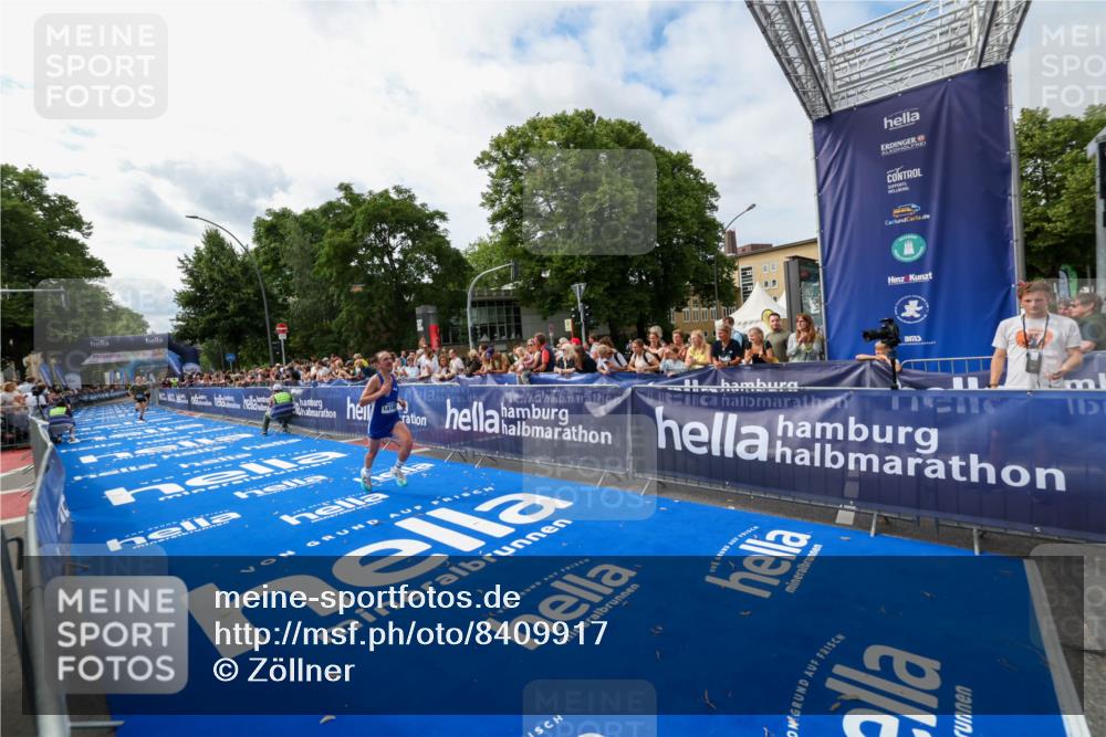 29.06.2025 - hella hamburg halbmarathon Zöllner http://msf.ph/oto/8409917 29.06.2025 10:20:01 Ziel 9255, 14188, 18848 meine-sportfotos.de