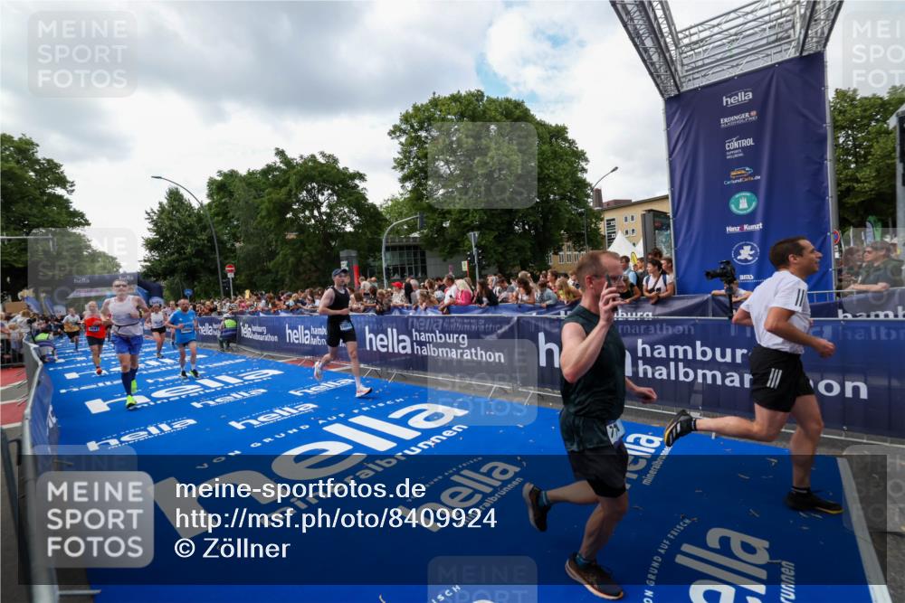 29.06.2025 - hella hamburg halbmarathon Zöllner http://msf.ph/oto/8409924 29.06.2025 10:44:30 Ziel 1057, 1902, 4310, 4691, 7191, 7322, 8928, 12327, 12554, 14464, 14667, 16803, 17729, 18765, 18806 meine-sportfotos.de