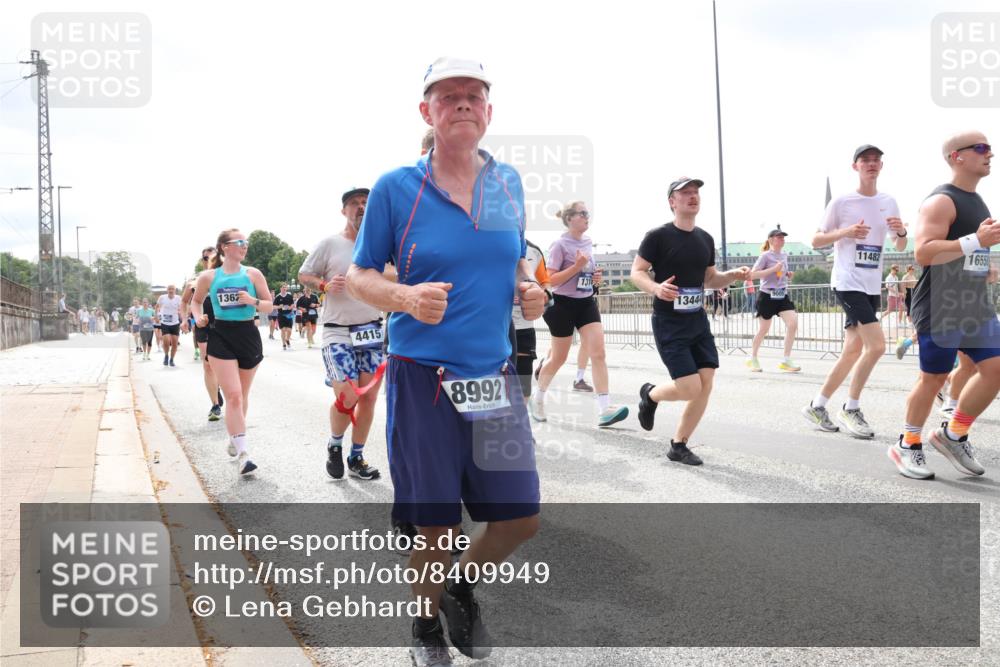 29.06.2025 - hella hamburg halbmarathon Lena Gebhardt http://msf.ph/oto/8409949 29.06.2025 10:41:41 Lombardsbrücke 1362, 4415, 8992, 1314, 13444, 11482, 16550, 1314, 1509, 1536, 1542, 1623, 1648, 1712, 2153, 2229, 2258, 3344, 3459, 3460, 3532, 3533, 3623, 4415, 4541, 4610, 4787, 5432, 5688, 5689, 5928, 5942, 6137, 6250, 6320, 6430, 6436, 6450, 6618, 6793, 6846, 6894, 7022, 7023, 7477, 7821, 7955, 7968, 8004, 8162, 8163, 8293, 8300, 8301, 8385, 8443, 8586, 8848, 8897, 8908, 8992, 9467, 9588, 10181, 10348, 10483, 10623, 11011, 11166 meine-sportfotos.de