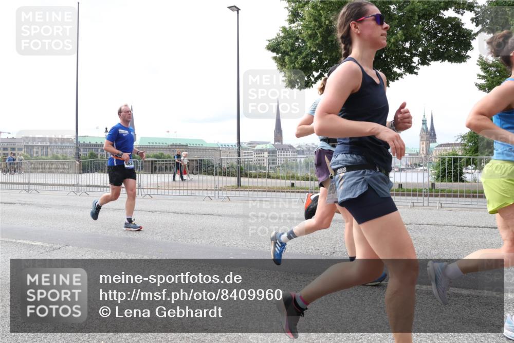 29.06.2025 - hella hamburg halbmarathon Lena Gebhardt http://msf.ph/oto/8409960 29.06.2025 10:25:04 Lombardsbrücke 462, 1352, 1627, 1740, 2000, 2108, 2249, 2944, 3099, 3113, 3132, 3920, 3961, 3963, 4008, 4010, 4221, 4444, 5126, 5564, 5814, 6261, 6570, 7778, 8083, 8962, 9573, 9927, 10907, 11400, 11651, 11816, 11817, 11921, 12070, 12303, 13510, 14086, 14649, 14898, 15016, 15124, 15153, 15679, 15942, 15975, 16421, 16422, 17185, 17535, 17954, 18194, 18198 meine-sportfotos.de