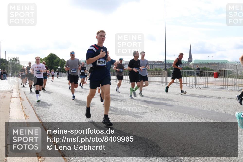 29.06.2025 - hella hamburg halbmarathon Lena Gebhardt http://msf.ph/oto/8409965 29.06.2025 10:16:59 Lombardsbrücke 17449, 15564, 7376, 8263, 792, 1083, 1117, 1137, 1240, 1298, 1331, 1348, 1356, 1403, 1553, 1602, 1825, 2225, 2347, 2908, 2912, 3088, 3176, 3210, 3450, 3464, 3466, 3622, 3687, 4478, 5023, 5036, 5037, 5390, 5929, 5930, 5995, 6126, 6128, 6328, 6488, 6522, 6742, 6941, 6948, 7114, 7115, 7158, 7257, 7345, 7358, 7360, 7376, 7924, 7928, 8253, 8263, 8317, 8513, 8558, 8619, 8707, 8857, 8983, 9091, 9152, 9208, 9259, 9332, 9492, 9664, 9676, 10076, 10232 meine-sportfotos.de