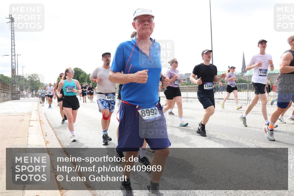29.06.2025 - hella hamburg halbmarathon Lena Gebhardt http://msf.ph/oto/8409969 29.06.2025 10:41:41 Lombardsbrücke 1362, 4415, 8992, 131, 13444, 11482, 1314, 1509, 1536, 1542, 1623, 1648, 1712, 2153, 2229, 2258, 3344, 3459, 3460, 3532, 3533, 3623, 4415, 4541, 4610, 4787, 5432, 5688, 5689, 5928, 5942, 6137, 6250, 6320, 6430, 6436, 6450, 6618, 6793, 6846, 6894, 7022, 7023, 7477, 7821, 7955, 7968, 8004, 8162, 8163, 8293, 8300, 8301, 8385, 8443, 8586, 8848, 8897, 8908, 8992, 9467, 9588, 10181, 10348, 10483, 10623, 11011, 11166 meine-sportfotos.de