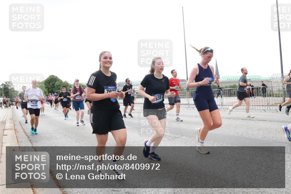 29.06.2025 - hella hamburg halbmarathon Lena Gebhardt http://msf.ph/oto/8409972 29.06.2025 10:50:57 Lombardsbrücke 1930, 22001, 14762, 702, 838, 1129, 1203, 1208, 1404, 1478, 1930, 2200, 2358, 2859, 3184, 3229, 3647, 3838, 3934, 4156, 4642, 4695, 4713, 4771, 4848, 4920, 4961, 5131, 5286, 5289, 5530, 6178, 7012, 7133, 7141, 7161, 7505, 7770, 7771, 7825, 7938, 8200, 8410, 8779, 8833, 8834, 8986, 9096, 9166, 9167, 9168, 9933, 10029, 10437, 10552, 10614, 10636, 10744, 11052, 11252, 11577, 12392, 12393, 14534, 15017, 15416 meine-sportfotos.de