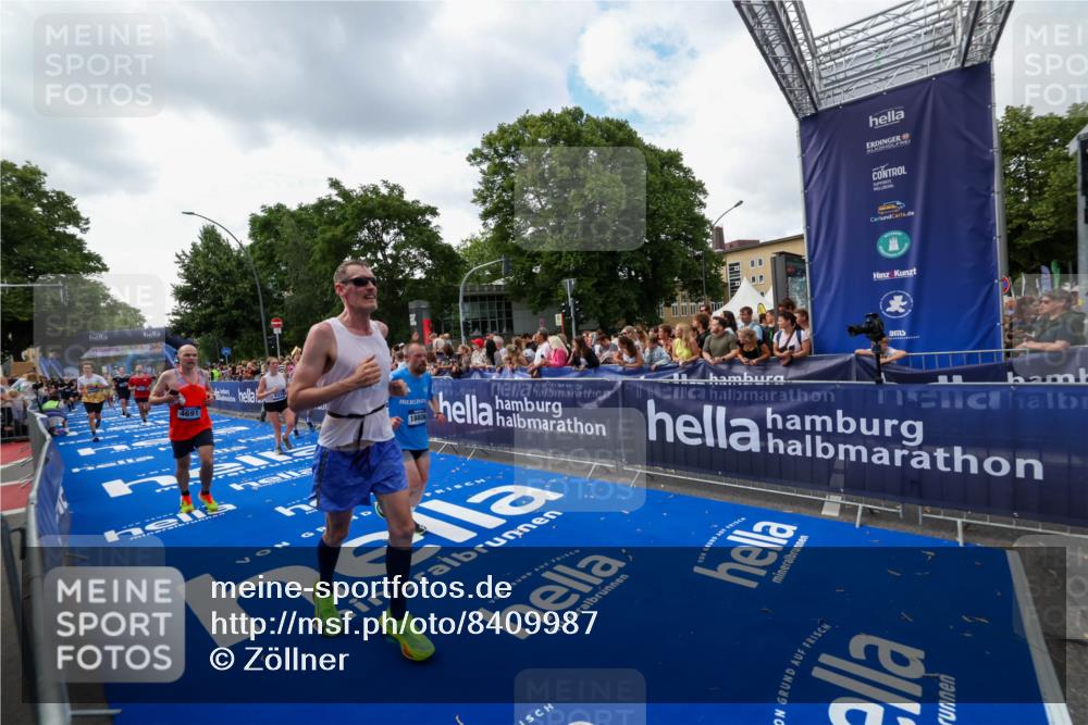 29.06.2025 - hella hamburg halbmarathon Zöllner http://msf.ph/oto/8409987 29.06.2025 10:44:32 Ziel 1057, 3305, 4310, 4691, 7322, 8928, 12327, 12554, 14464, 14667, 15862, 16803, 17097, 17729, 18765, 18806 meine-sportfotos.de