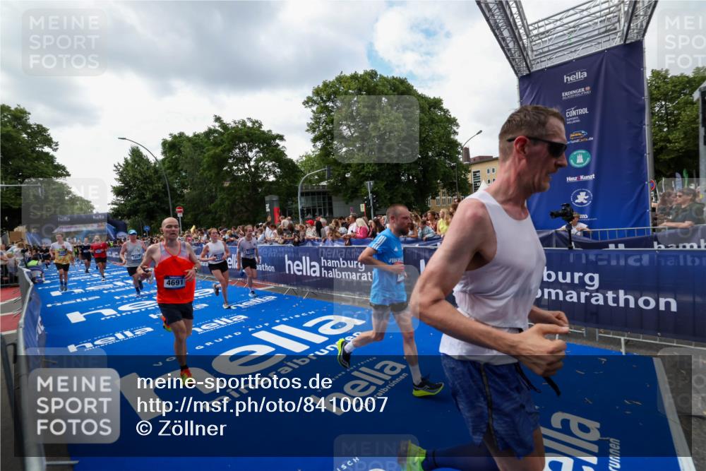 29.06.2025 - hella hamburg halbmarathon Zöllner http://msf.ph/oto/8410007 29.06.2025 10:44:32 Ziel 1057, 3305, 4310, 4691, 7322, 8928, 12327, 12554, 14464, 14667, 15862, 16803, 17097, 17729, 18765, 18806 meine-sportfotos.de