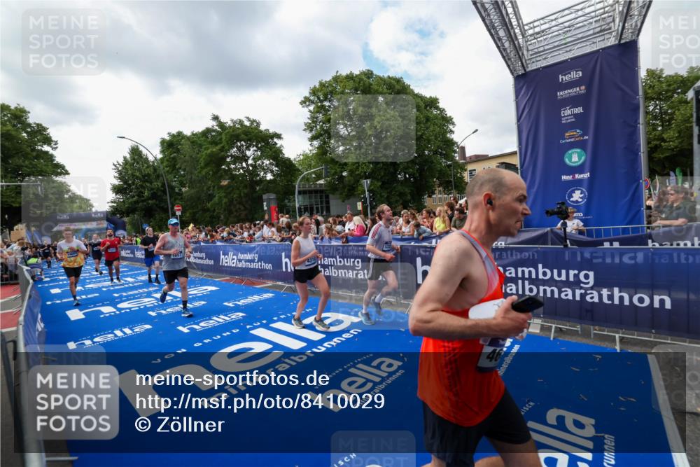 29.06.2025 - hella hamburg halbmarathon Zöllner http://msf.ph/oto/8410029 29.06.2025 10:44:33 Ziel 1057, 1468, 3305, 4310, 4691, 7322, 7710, 8928, 12327, 12554, 14464, 14667, 15862, 17097, 17729, 18765, 18806 meine-sportfotos.de