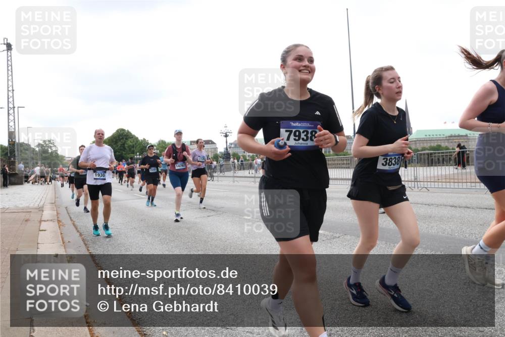 29.06.2025 - hella hamburg halbmarathon Lena Gebhardt http://msf.ph/oto/8410039 29.06.2025 10:50:57 Lombardsbrücke 14762, 22001, 1930, 1129, 7938, 3838, 1129, 1203, 1208, 1404, 1478, 1930, 2200, 2358, 2859, 3184, 3229, 3647, 3838, 3934, 4156, 4642, 4695, 4713, 4771, 4848, 4920, 4961, 5131, 5286, 5289, 5530, 6178, 7012, 7133, 7141, 7161, 7505, 7770, 7771, 7825, 7938, 8200, 8410, 8779, 8833, 8834, 8986, 9096, 9166, 9167, 9168, 9933, 10029, 10437, 10552, 10614, 10636, 10744, 11052, 11252, 11577, 12392, 12393, 14534, 15017, 15416 meine-sportfotos.de