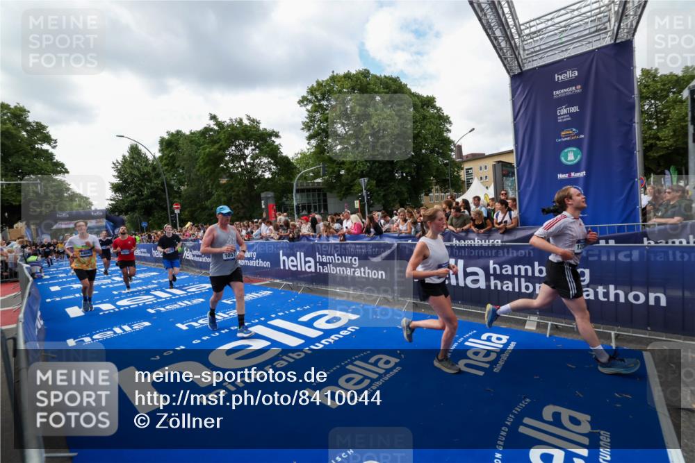 29.06.2025 - hella hamburg halbmarathon Zöllner http://msf.ph/oto/8410044 29.06.2025 10:44:34 Ziel 1057, 1468, 2365, 2402, 3305, 4310, 4691, 5476, 6495, 7322, 7710, 8928, 12327, 12554, 14464, 14667, 15862, 17097, 17729, 18539, 18765 meine-sportfotos.de