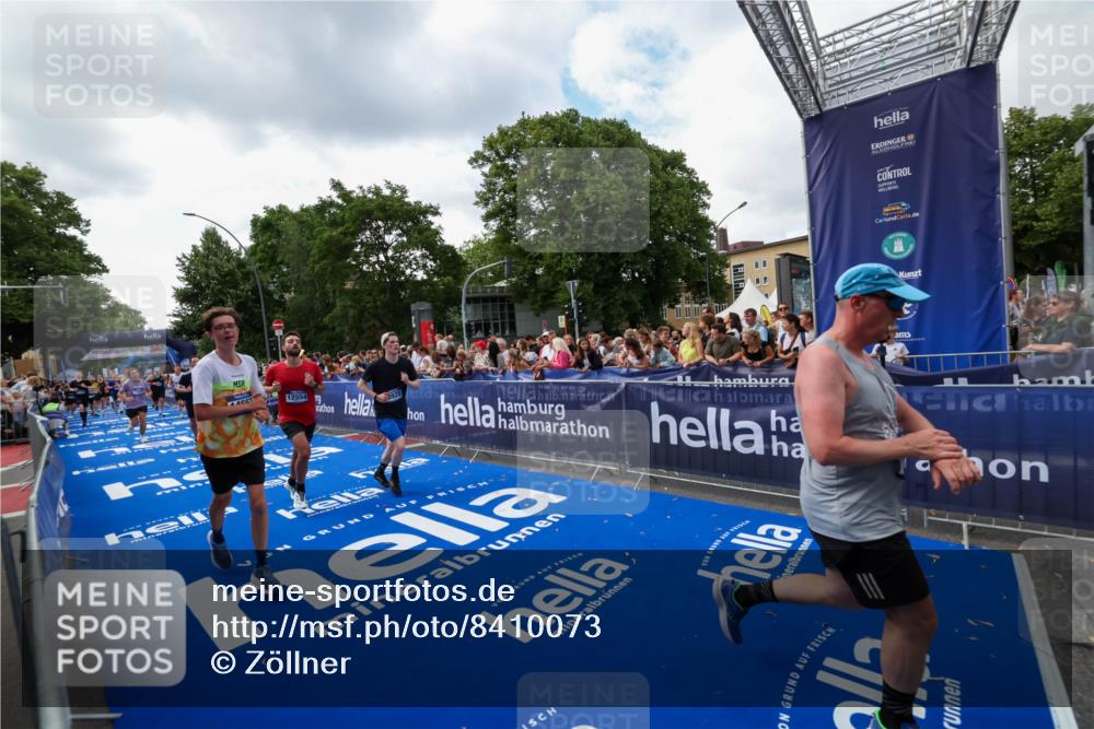 29.06.2025 - hella hamburg halbmarathon Zöllner http://msf.ph/oto/8410073 29.06.2025 10:44:35 Ziel 1057, 1468, 2365, 2402, 3305, 5476, 6495, 7322, 7710, 8928, 12554, 12711, 14351, 14464, 14667, 14798, 15862, 17097, 17729, 18539, 18765 meine-sportfotos.de