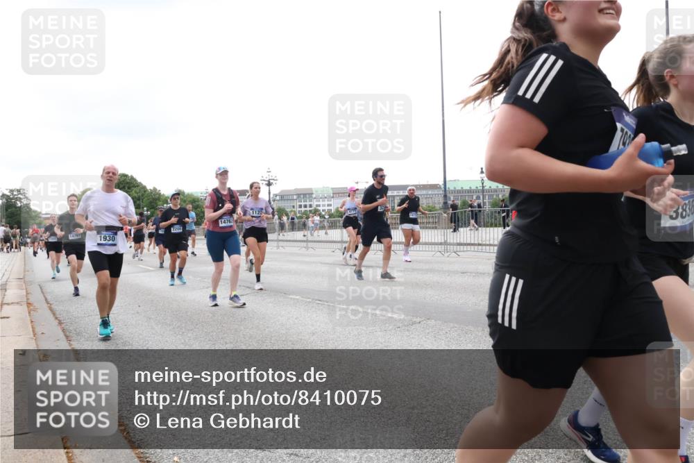 29.06.2025 - hella hamburg halbmarathon Lena Gebhardt http://msf.ph/oto/8410075 29.06.2025 10:50:57 Lombardsbrücke 14762, 14767, 1930, 1120, 32, 383, 1129, 1203, 1208, 1404, 1478, 1930, 2200, 2358, 2859, 3184, 3229, 3647, 3838, 3934, 4156, 4642, 4695, 4713, 4771, 4848, 4920, 4961, 5131, 5286, 5289, 5530, 6178, 7012, 7133, 7141, 7161, 7505, 7770, 7771, 7825, 7938, 8200, 8410, 8779, 8833, 8834, 8986, 9096, 9166, 9167, 9168, 9933, 10029, 10437, 10552, 10614, 10636, 10744, 11052, 11252, 11577, 12392, 12393, 14534, 15017, 15416 meine-sportfotos.de