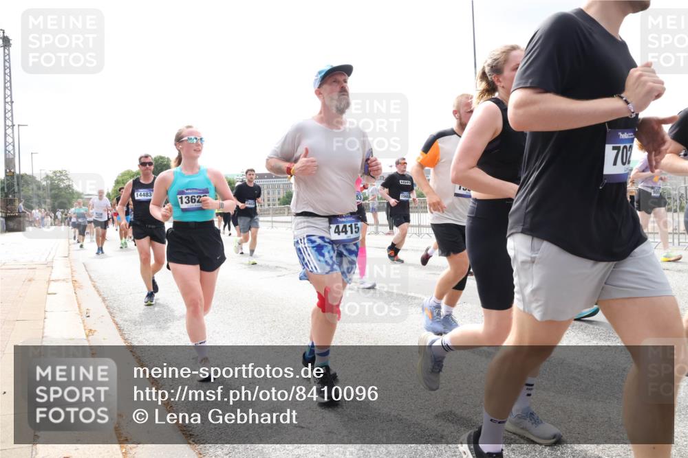 29.06.2025 - hella hamburg halbmarathon Lena Gebhardt http://msf.ph/oto/8410096 29.06.2025 10:41:42 Lombardsbrücke 14483, 1362, 4415, 15685, 70, 1314, 1509, 1536, 1542, 1623, 1648, 1712, 2153, 2229, 2258, 3344, 3459, 3460, 3532, 3533, 3623, 4415, 4541, 4610, 4787, 5432, 5688, 5689, 5928, 5942, 6137, 6250, 6320, 6430, 6436, 6450, 6618, 6793, 6846, 6894, 7022, 7023, 7477, 7821, 7955, 7968, 8004, 8162, 8163, 8293, 8300, 8301, 8443, 8586, 8848, 8897, 8908, 8992, 9467, 9588, 10181, 10348, 10483, 10623, 11011, 11166 meine-sportfotos.de