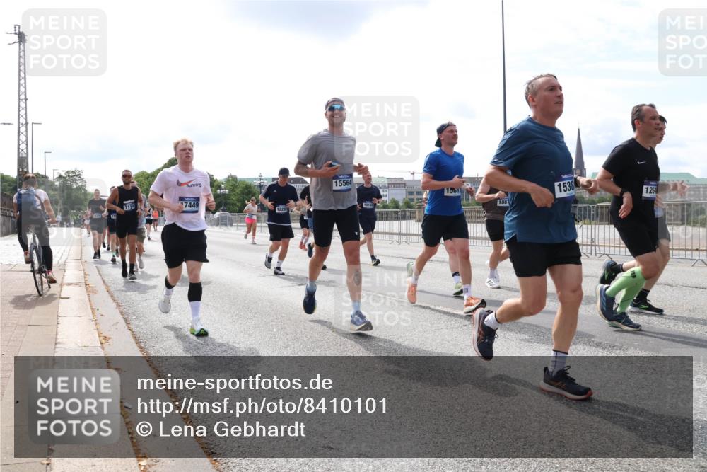 29.06.2025 - hella hamburg halbmarathon Lena Gebhardt http://msf.ph/oto/8410101 29.06.2025 10:17:00 Lombardsbrücke 7114, 7449, 12289, 15564, 10165, 15613, 1538, 1887, 1264, 1083, 1117, 1137, 1240, 1298, 1331, 1348, 1356, 1403, 1553, 1602, 1825, 2225, 2347, 2908, 2912, 3088, 3176, 3210, 3450, 3464, 3466, 3622, 3687, 4478, 5023, 5036, 5037, 5390, 5929, 5930, 5995, 6126, 6128, 6328, 6488, 6522, 6742, 6941, 6948, 7114, 7115, 7158, 7257, 7345, 7358, 7360, 7376, 7647, 7924, 7928, 7945, 8253, 8263, 8317, 8513, 8558, 8619, 8857, 8983, 9091, 9152, 9208, 9259, 9332, 9492, 9664, 9676, 10076, 10232 meine-sportfotos.de