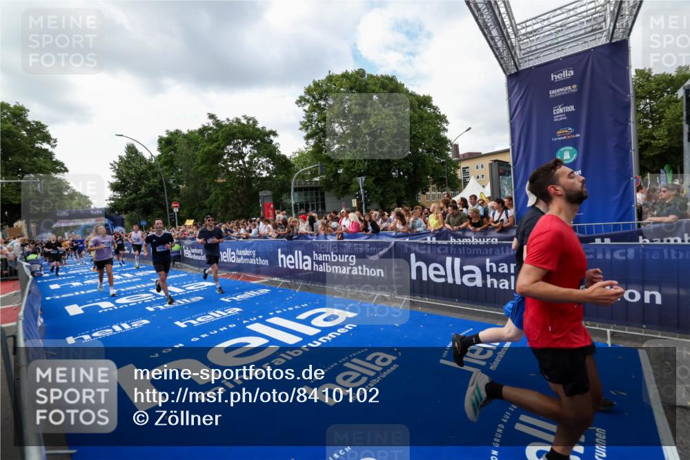 29.06.2025 - hella hamburg halbmarathon Zöllner http://msf.ph/oto/8410102 29.06.2025 10:44:36 Ziel 1468, 2365, 2402, 3305, 5476, 6495, 7322, 7710, 8928, 12554, 12711, 14351, 14464, 14667, 14798, 14816, 15862, 16224, 17097, 17729, 18539, 18560, 18765 meine-sportfotos.de