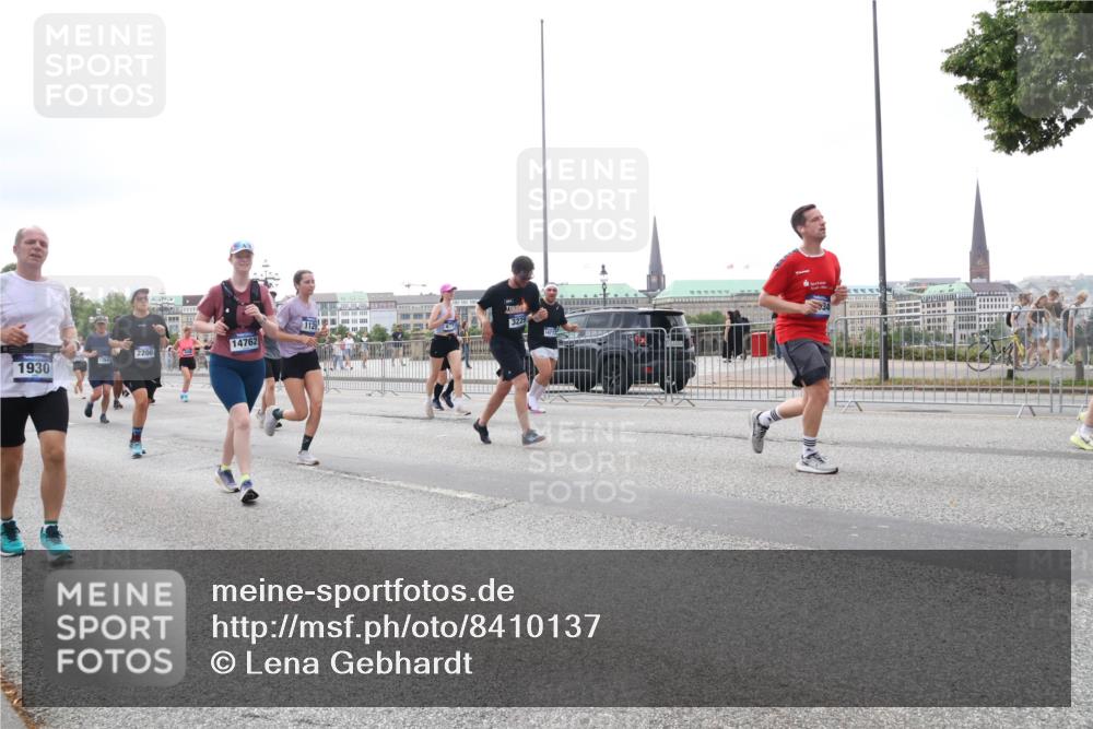 29.06.2025 - hella hamburg halbmarathon Lena Gebhardt http://msf.ph/oto/8410137 29.06.2025 10:50:58 Lombardsbrücke 1129, 14762, 2200, 1764, 1930, 3229, 1129, 1203, 1208, 1404, 1478, 1930, 2200, 2202, 2358, 2859, 3184, 3229, 3647, 3838, 3934, 4156, 4642, 4652, 4695, 4713, 4771, 4848, 4920, 5131, 5286, 5289, 5530, 6178, 7012, 7133, 7141, 7161, 7505, 7770, 7771, 7825, 7938, 8200, 8410, 8779, 8833, 8834, 8986, 9096, 9166, 9167, 9168, 9933, 10029, 10437, 10552, 10614, 10636, 11052, 11252, 11577, 12392, 12393, 14534, 15017, 15416 meine-sportfotos.de