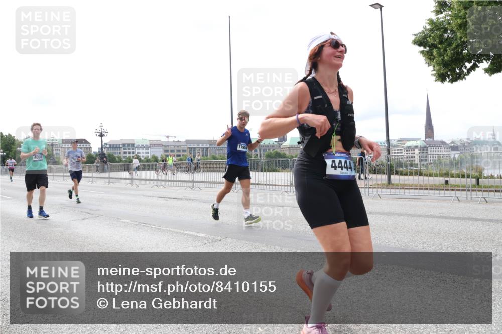 29.06.2025 - hella hamburg halbmarathon Lena Gebhardt http://msf.ph/oto/8410155 29.06.2025 10:25:05 Lombardsbrücke 4008, 17954, 4444, 1352, 1627, 1740, 2000, 2108, 2249, 2944, 3099, 3113, 3920, 3961, 3963, 4008, 4010, 4221, 4444, 5126, 5564, 5814, 6261, 7778, 8083, 8962, 9573, 9927, 10907, 11400, 11651, 11816, 11817, 11921, 13510, 14086, 14649, 14898, 15016, 15119, 15124, 15153, 15679, 15942, 15975, 16421, 16422, 17185, 17535, 17954, 18194, 18198 meine-sportfotos.de