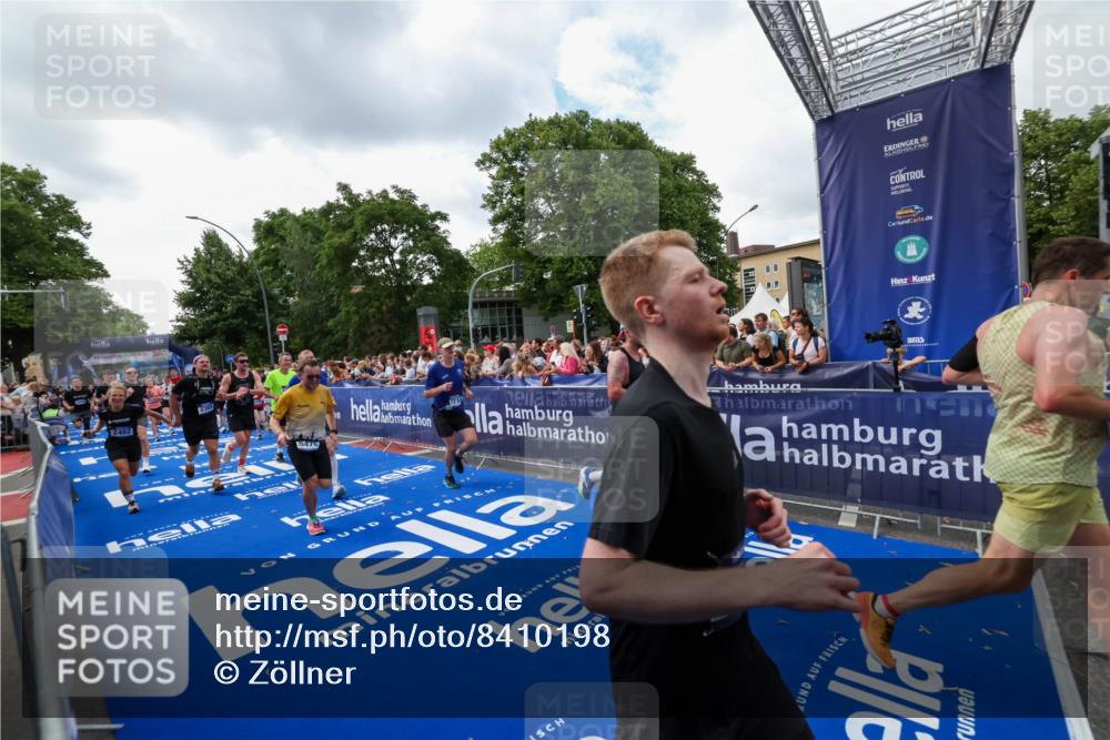 29.06.2025 - hella hamburg halbmarathon Zöllner http://msf.ph/oto/8410198 29.06.2025 10:44:41 Ziel 1468, 1782, 2365, 2402, 3305, 4991, 5476, 6490, 6495, 7710, 10669, 12711, 14351, 14798, 14816, 15862, 16224, 18107, 18437, 18464, 18539, 18560, 18868, 19206 meine-sportfotos.de