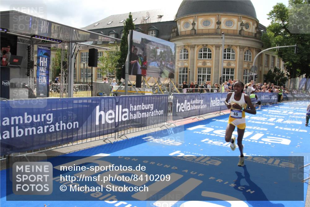 29.06.2025 - hella hamburg halbmarathon Michael Strokosch http://msf.ph/oto/8410209 29.06.2025 10:11:12 Ziel 46 meine-sportfotos.de