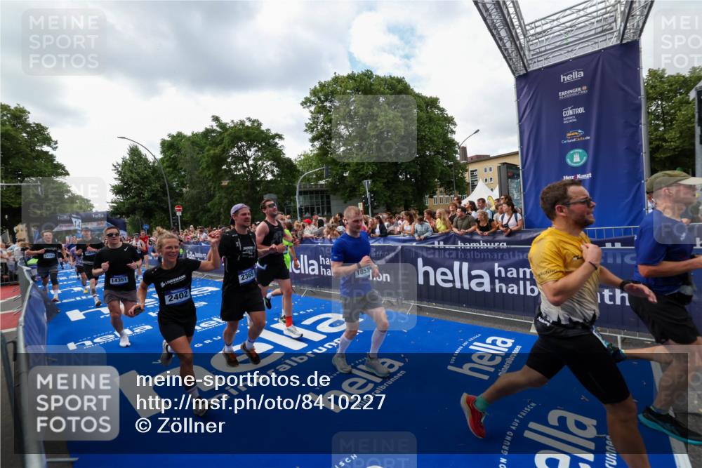 29.06.2025 - hella hamburg halbmarathon Zöllner http://msf.ph/oto/8410227 29.06.2025 10:44:42 Ziel 1468, 1782, 2365, 2402, 4991, 5476, 6490, 6495, 7710, 10669, 12711, 14351, 14798, 14816, 15185, 15233, 16224, 18107, 18437, 18464, 18539, 18560, 18868, 19206 meine-sportfotos.de