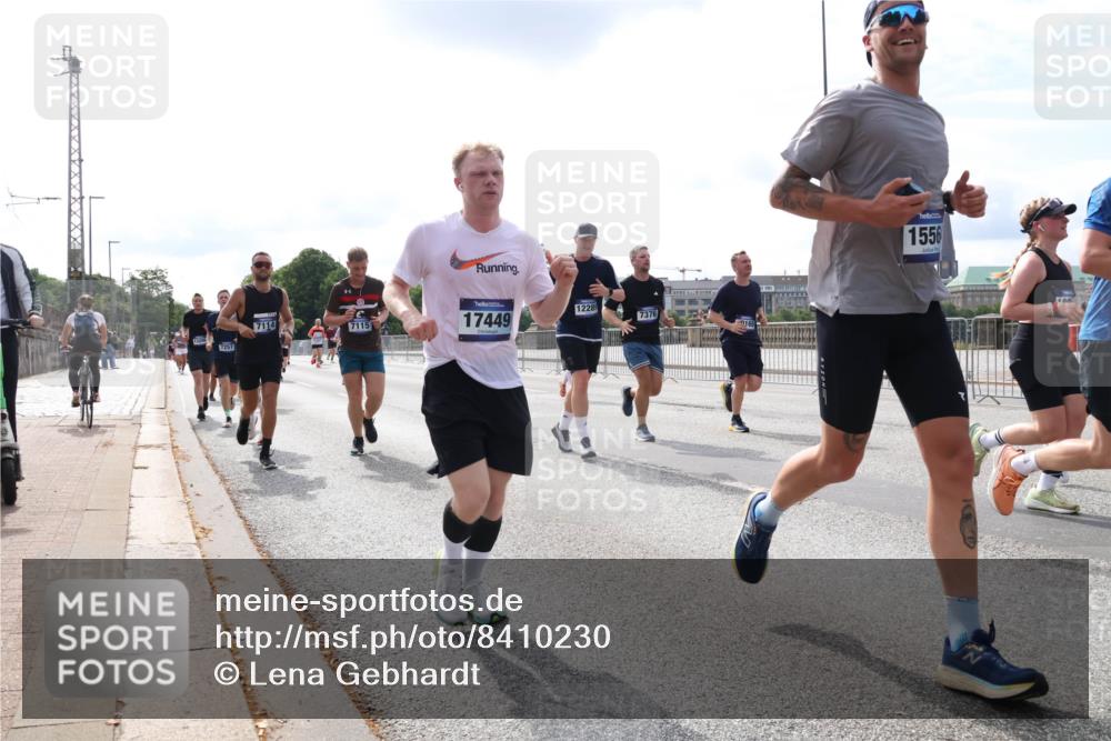 29.06.2025 - hella hamburg halbmarathon Lena Gebhardt http://msf.ph/oto/8410230 29.06.2025 10:17:01 Lombardsbrücke 7257, 7114, 7115, 17449, 12289, 7376, 1556, 1083, 1117, 1137, 1240, 1298, 1331, 1348, 1356, 1403, 1553, 1602, 1825, 2225, 2347, 2908, 2912, 3088, 3176, 3210, 3450, 3464, 3466, 3622, 3687, 4478, 5023, 5036, 5037, 5390, 5929, 5930, 5995, 6126, 6128, 6328, 6488, 6522, 6742, 6941, 6948, 7114, 7115, 7257, 7345, 7358, 7360, 7376, 7647, 7924, 7928, 7945, 8253, 8263, 8317, 8513, 8558, 8619, 8857, 8983, 9091, 9152, 9208, 9259, 9332, 9492, 9664, 9676, 10076, 10232 meine-sportfotos.de