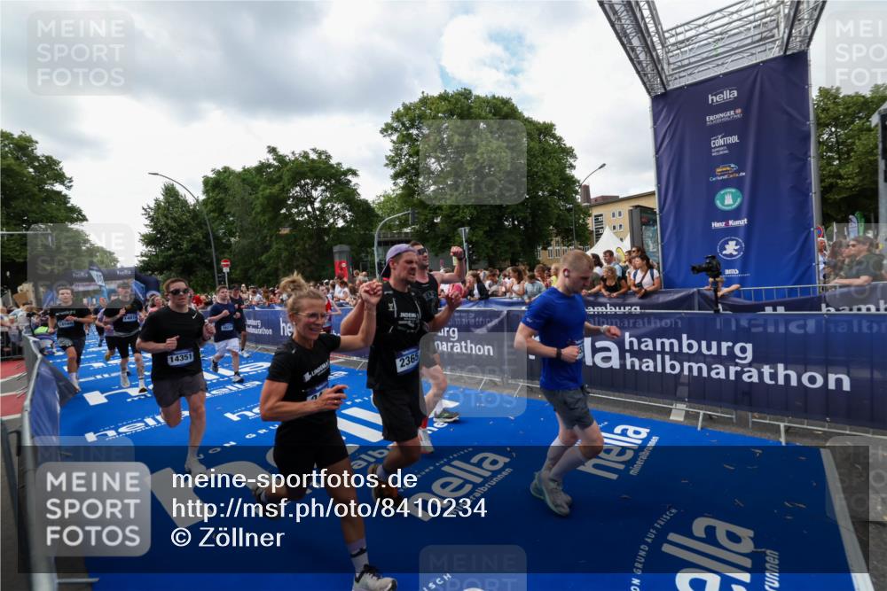29.06.2025 - hella hamburg halbmarathon Zöllner http://msf.ph/oto/8410234 29.06.2025 10:44:42 Ziel 1468, 1782, 2365, 2402, 4991, 5476, 6490, 6495, 7710, 10669, 12711, 14351, 14798, 14816, 15185, 15233, 16224, 18107, 18437, 18464, 18539, 18560, 18868, 19206 meine-sportfotos.de
