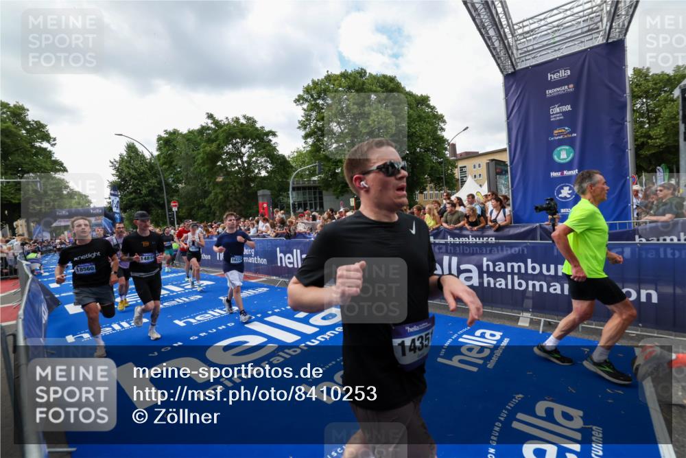 29.06.2025 - hella hamburg halbmarathon Zöllner http://msf.ph/oto/8410253 29.06.2025 10:44:43 Ziel 1782, 2365, 2402, 4991, 5476, 6490, 6495, 10669, 12711, 14351, 14798, 14816, 15185, 15233, 16224, 17251, 18107, 18437, 18464, 18539, 18560, 18868, 19206 meine-sportfotos.de