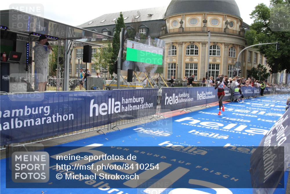 29.06.2025 - hella hamburg halbmarathon Michael Strokosch http://msf.ph/oto/8410254 29.06.2025 10:11:59 Ziel 36 meine-sportfotos.de