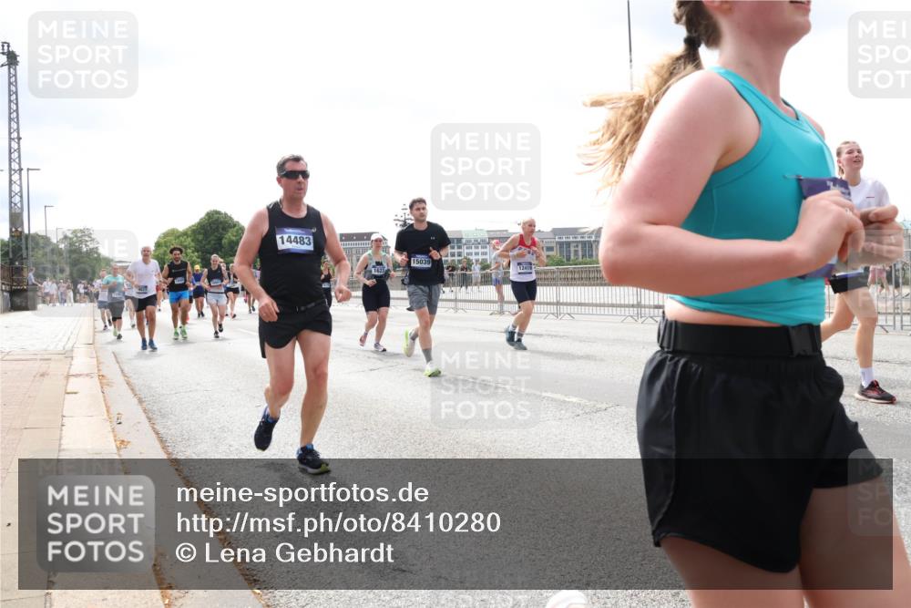29.06.2025 - hella hamburg halbmarathon Lena Gebhardt http://msf.ph/oto/8410280 29.06.2025 10:41:43 Lombardsbrücke 14483, 1623, 15039, 12419, 1314, 1509, 1536, 1542, 1623, 1648, 1712, 2153, 2229, 2258, 3344, 3459, 3460, 3532, 3533, 3623, 4415, 4541, 4610, 4787, 5432, 5688, 5689, 5928, 5942, 6137, 6153, 6250, 6320, 6430, 6436, 6450, 6618, 6793, 6846, 6894, 7022, 7023, 7477, 7821, 7955, 7968, 8004, 8162, 8163, 8293, 8300, 8301, 8443, 8586, 8848, 8897, 8908, 8992, 9467, 9588, 10181, 10348, 10483, 10623, 11011, 11166 meine-sportfotos.de