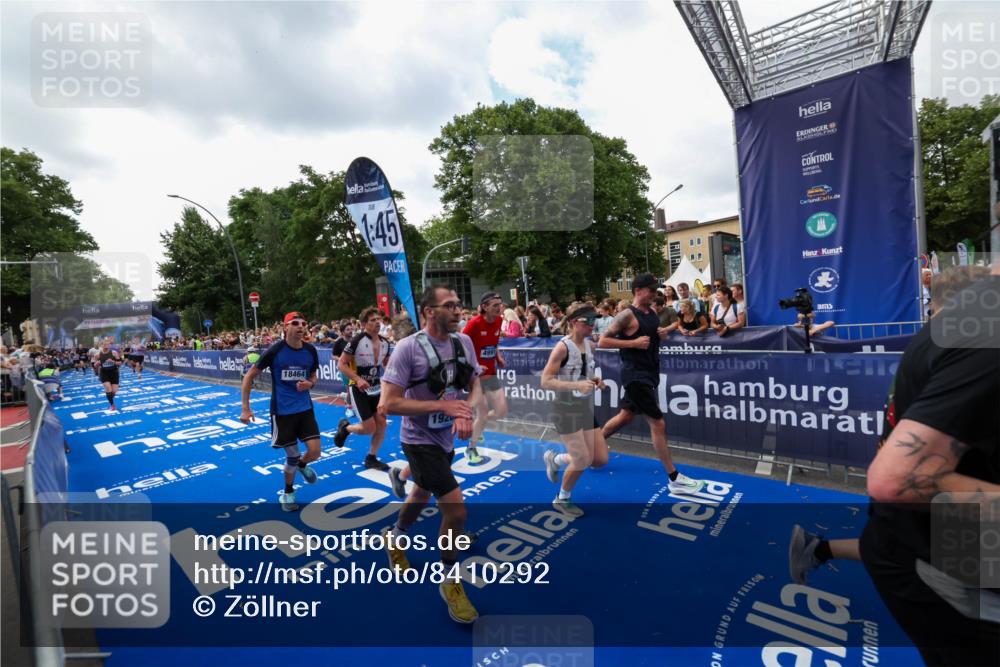 29.06.2025 - hella hamburg halbmarathon Zöllner http://msf.ph/oto/8410292 29.06.2025 10:44:45 Ziel 1782, 2970, 4270, 4991, 6490, 10669, 14816, 15185, 15233, 16224, 17251, 18107, 18437, 18464, 18560, 18868, 19206 meine-sportfotos.de