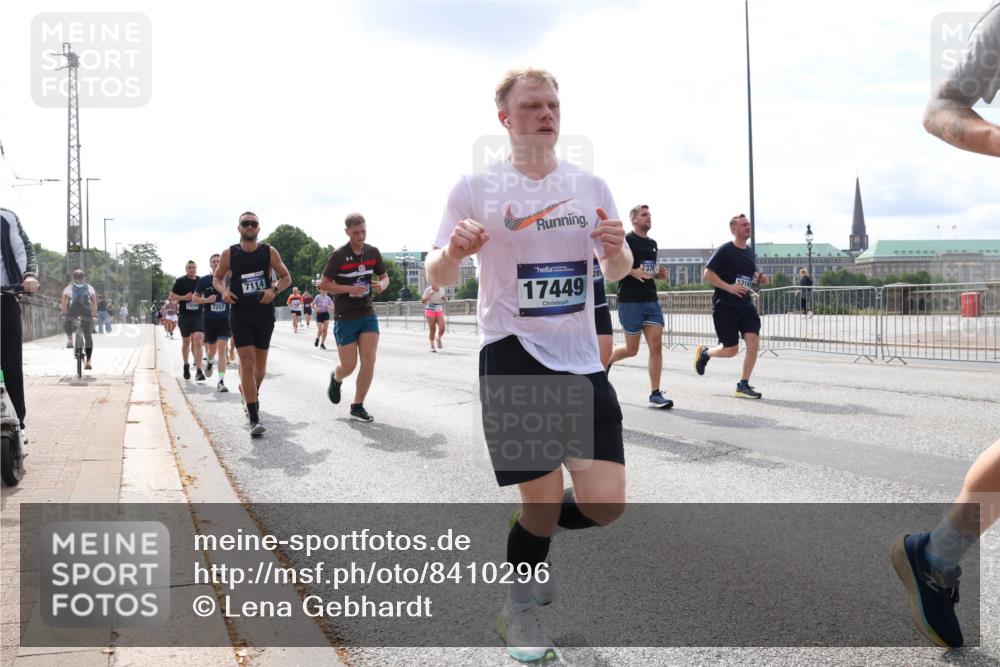 29.06.2025 - hella hamburg halbmarathon Lena Gebhardt http://msf.ph/oto/8410296 29.06.2025 10:17:01 Lombardsbrücke 1320, 7257, 7114, 17449, 7376, 1083, 1117, 1137, 1240, 1298, 1331, 1348, 1356, 1403, 1553, 1602, 1825, 2225, 2347, 2908, 2912, 3088, 3176, 3210, 3450, 3464, 3466, 3622, 3687, 4478, 5023, 5036, 5037, 5390, 5929, 5930, 5995, 6126, 6128, 6328, 6488, 6522, 6742, 6941, 6948, 7114, 7115, 7257, 7345, 7358, 7360, 7376, 7647, 7924, 7928, 7945, 8253, 8263, 8317, 8513, 8558, 8619, 8857, 8983, 9091, 9152, 9208, 9259, 9332, 9492, 9664, 9676, 10076, 10232 meine-sportfotos.de