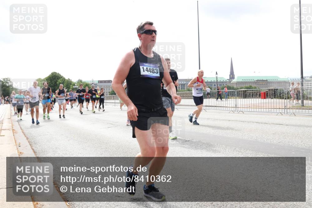 29.06.2025 - hella hamburg halbmarathon Lena Gebhardt http://msf.ph/oto/8410362 29.06.2025 10:41:44 Lombardsbrücke 18877, 14483, 12419, 1314, 1509, 1536, 1542, 1623, 1648, 1712, 2153, 2229, 2258, 3326, 3344, 3459, 3460, 3532, 3533, 3568, 3623, 4415, 4541, 4610, 4787, 5432, 5688, 5689, 5928, 5942, 6137, 6153, 6250, 6320, 6430, 6436, 6450, 6618, 6793, 6846, 6894, 7022, 7023, 7477, 7955, 7968, 8004, 8162, 8163, 8293, 8300, 8301, 8443, 8586, 8848, 8897, 8908, 8992, 9467, 9588, 10181, 10348, 10483, 10623, 11011, 11166 meine-sportfotos.de